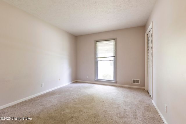 2901 Creekside Dr, Louisville, KY 40241