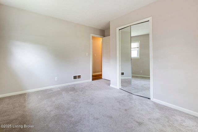 2901 Creekside Dr, Louisville, KY 40241