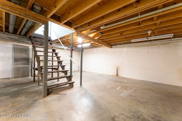 2901 Creekside Dr, Louisville, KY 40241