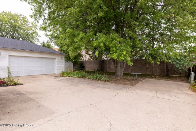 2901 Creekside Dr, Louisville, KY 40241