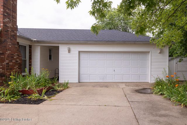 2901 Creekside Dr, Louisville, KY 40241