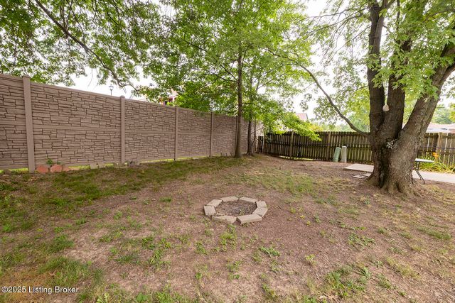 2901 Creekside Dr, Louisville, KY 40241