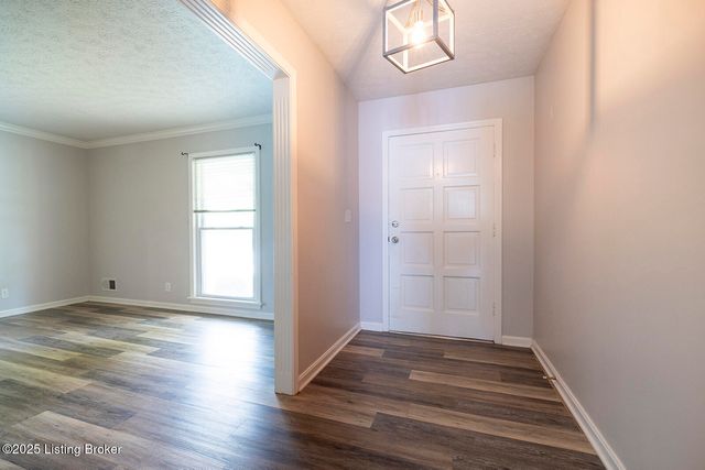2901 Creekside Dr, Louisville, KY 40241