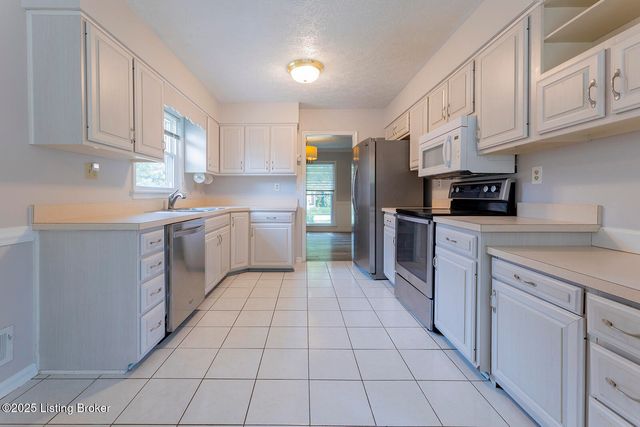 2901 Creekside Dr, Louisville, KY 40241