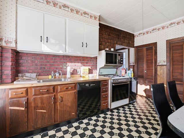 7 Sheldon St, Boston, MA 02131