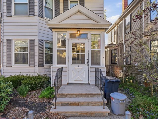 7 Sheldon St, Boston, MA 02131