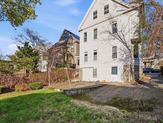 7 Sheldon St, Boston, MA 02131