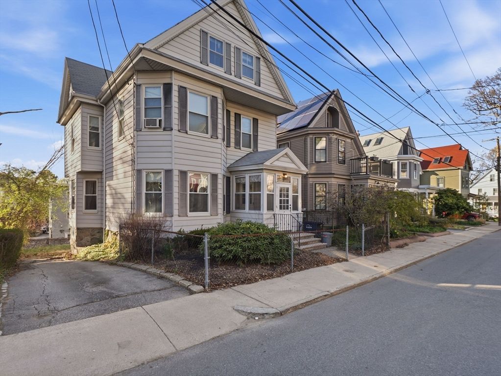 7 Sheldon St, Boston, MA 02131
