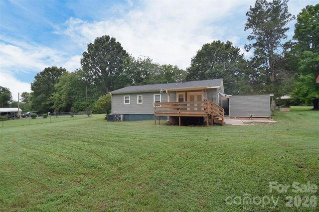 135 Oak Grove Road, Statesville, NC 28677