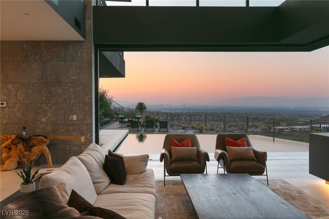 6 Vista Crescent Court, Henderson, NV 89012