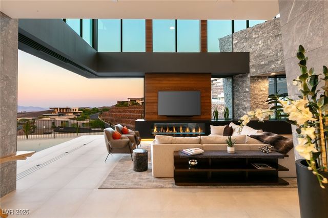 6 Vista Crescent Court, Henderson, NV 89012