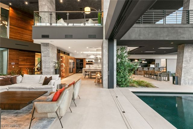 6 Vista Crescent Court, Henderson, NV 89012