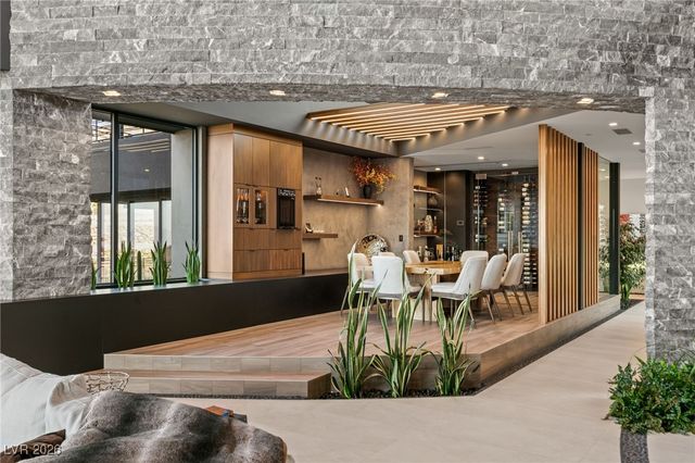 6 Vista Crescent Court, Henderson, NV 89012