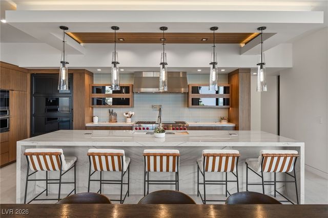 6 Vista Crescent Court, Henderson, NV 89012