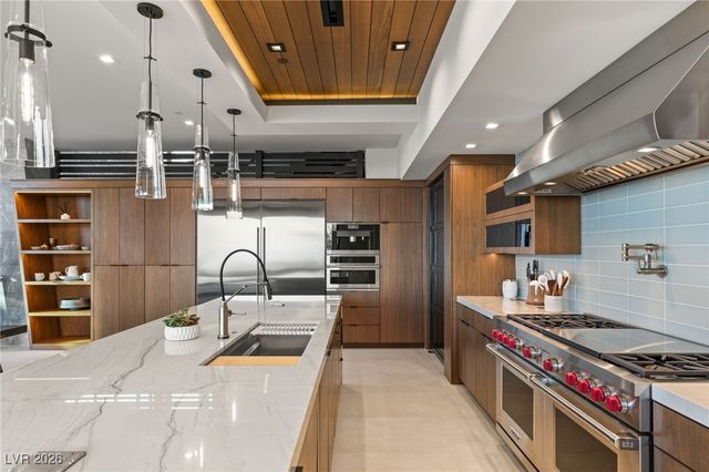 6 Vista Crescent Court, Henderson, NV 89012