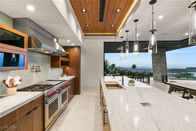 6 Vista Crescent Court, Henderson, NV 89012