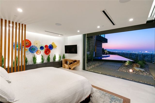 6 Vista Crescent Court, Henderson, NV 89012