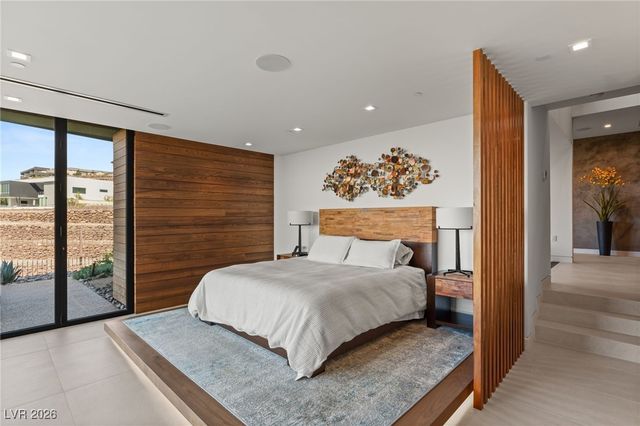 6 Vista Crescent Court, Henderson, NV 89012