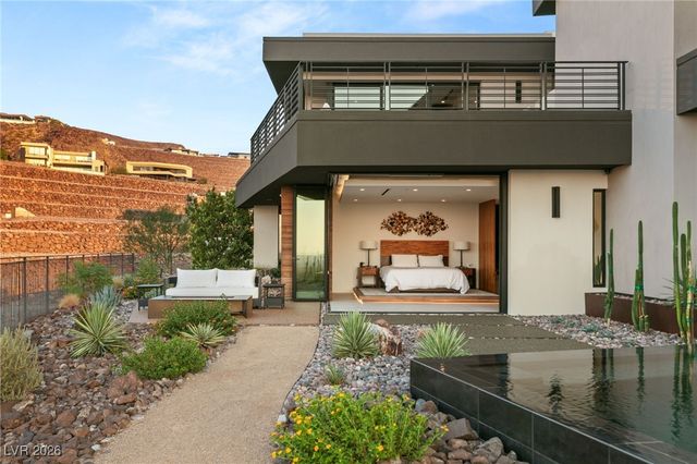 6 Vista Crescent Court, Henderson, NV 89012