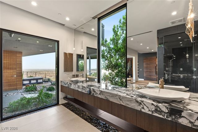 6 Vista Crescent Court, Henderson, NV 89012