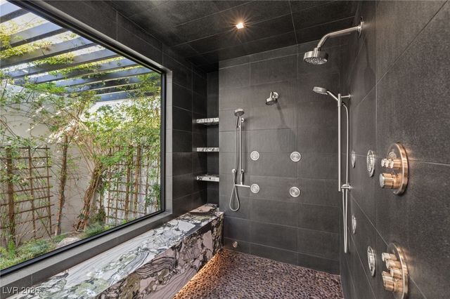 6 Vista Crescent Court, Henderson, NV 89012