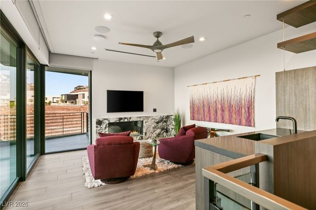 6 Vista Crescent Court, Henderson, NV 89012