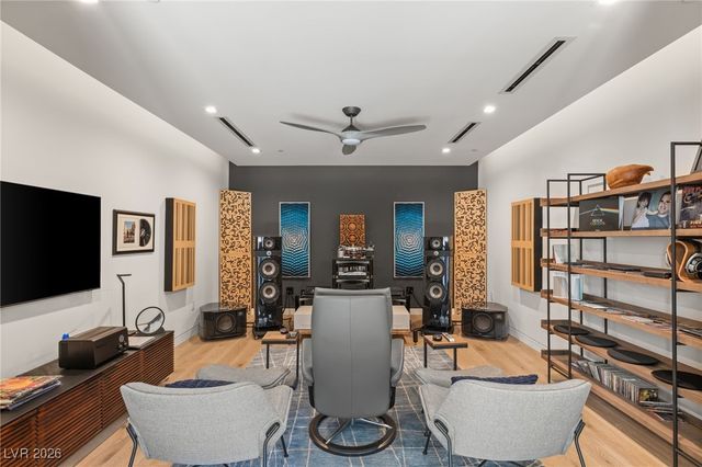 6 Vista Crescent Court, Henderson, NV 89012