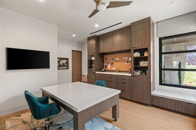 6 Vista Crescent Court, Henderson, NV 89012