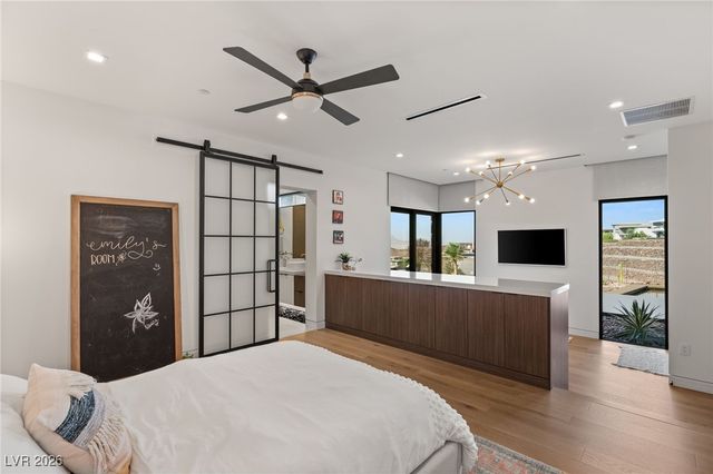 6 Vista Crescent Court, Henderson, NV 89012