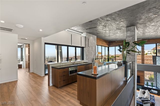 6 Vista Crescent Court, Henderson, NV 89012