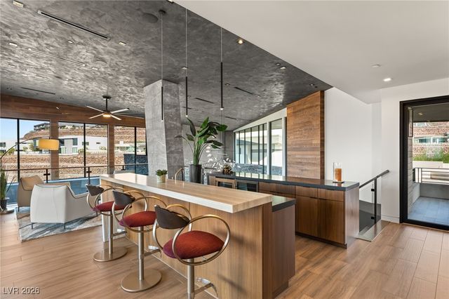 6 Vista Crescent Court, Henderson, NV 89012