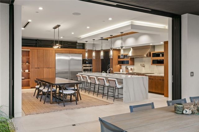 6 Vista Crescent Court, Henderson, NV 89012