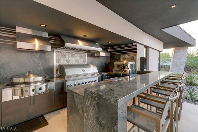 6 Vista Crescent Court, Henderson, NV 89012