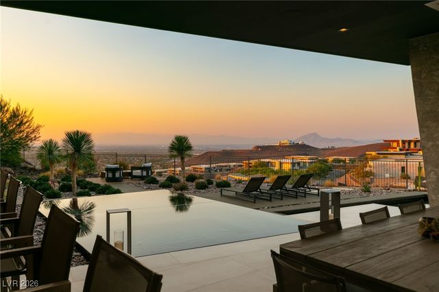 6 Vista Crescent Court, Henderson, NV 89012