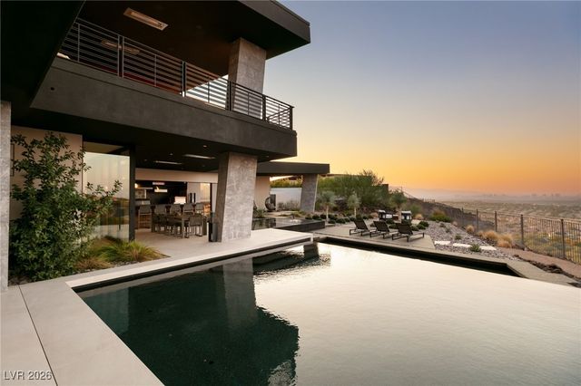 6 Vista Crescent Court, Henderson, NV 89012