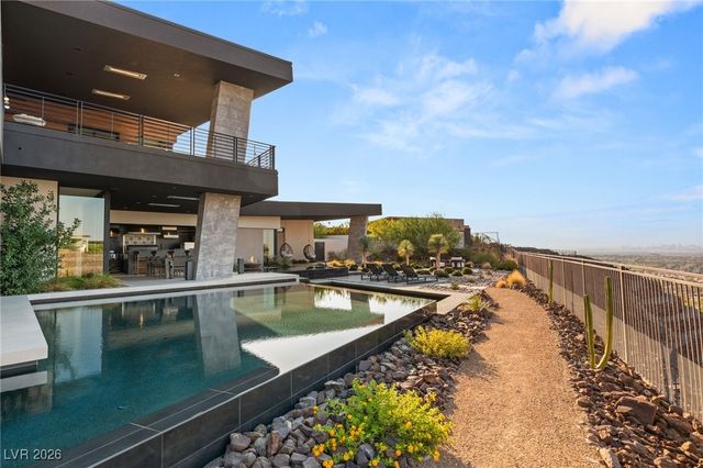 6 Vista Crescent Court, Henderson, NV 89012