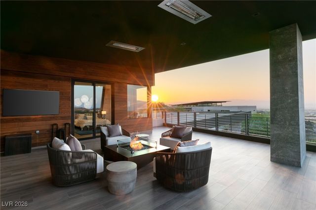 6 Vista Crescent Court, Henderson, NV 89012