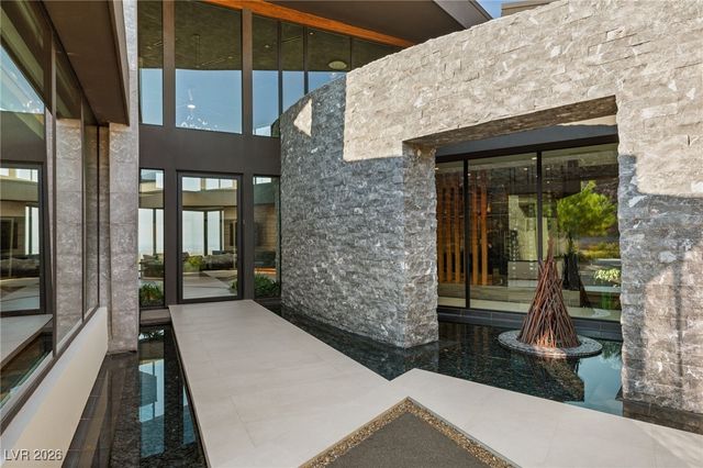 6 Vista Crescent Court, Henderson, NV 89012