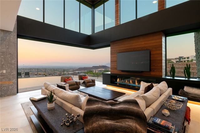 6 Vista Crescent Court, Henderson, NV 89012