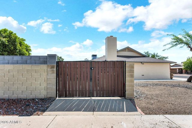 6038 W DESERT HILLS Drive, Glendale, AZ 85304