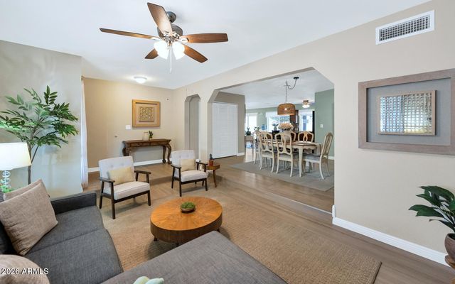 6038 W DESERT HILLS Drive, Glendale, AZ 85304