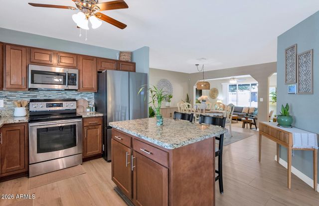 6038 W DESERT HILLS Drive, Glendale, AZ 85304