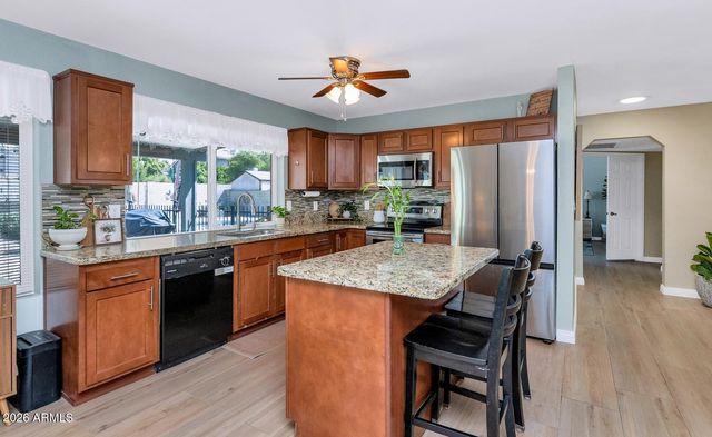 6038 W DESERT HILLS Drive, Glendale, AZ 85304