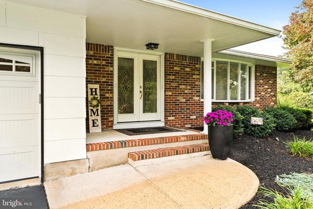 64 WOLFPACK RD, Hamilton, NJ 08619