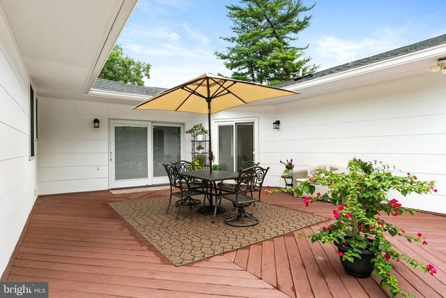 64 WOLFPACK RD, Hamilton, NJ 08619