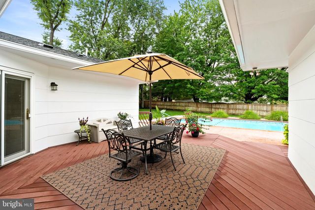 64 WOLFPACK RD, Hamilton, NJ 08619