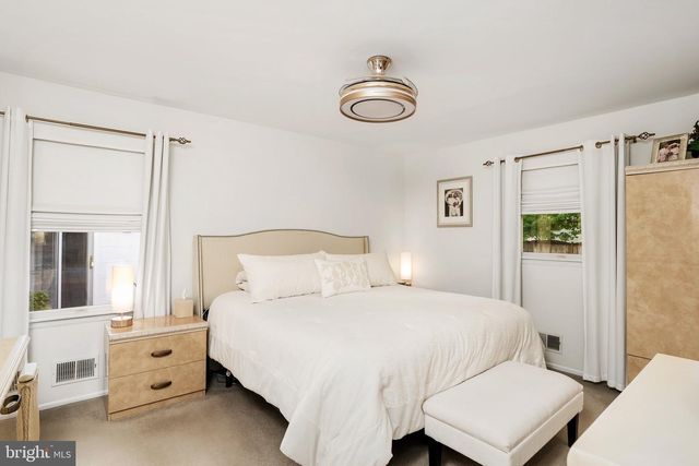 64 WOLFPACK RD, Hamilton, NJ 08619