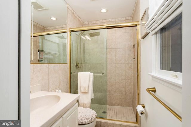 64 WOLFPACK RD, Hamilton, NJ 08619