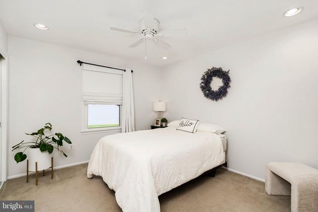 64 WOLFPACK RD, Hamilton, NJ 08619