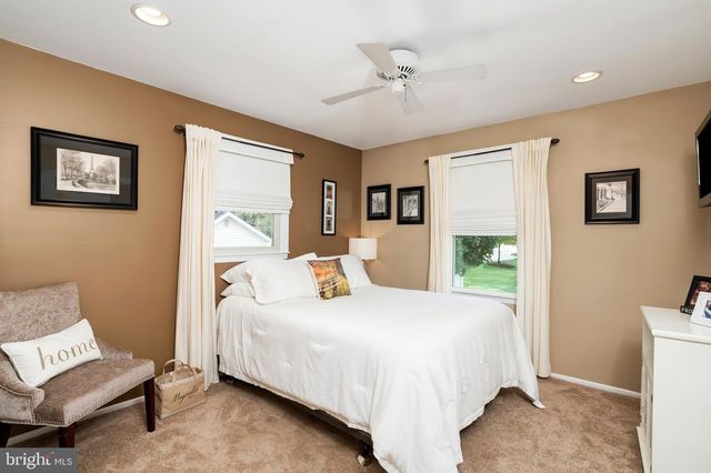 64 WOLFPACK RD, Hamilton, NJ 08619